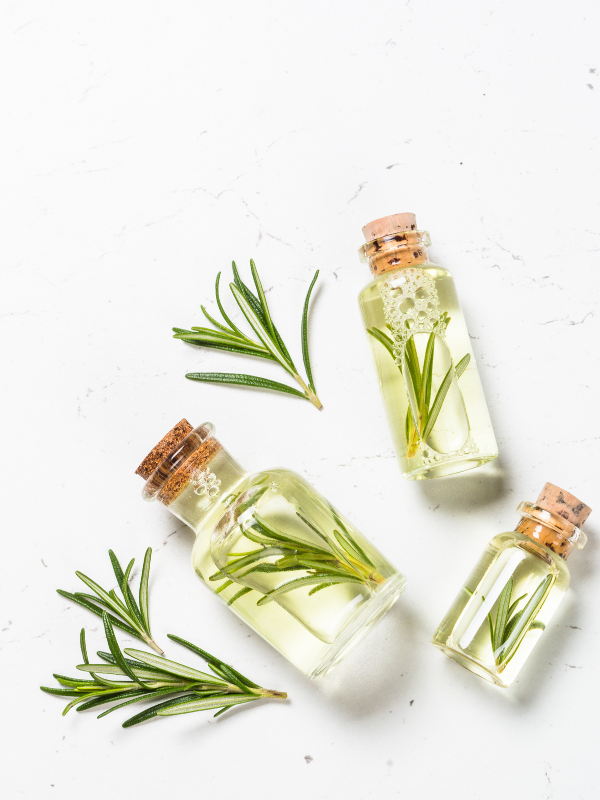 Rozmarýn ve vlasové kosmetice